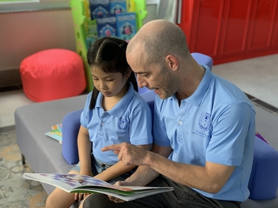 10 Lợi Ích Vượt Trội Của Môi Trường Giáo Dục Song Ngữ Mầm Non